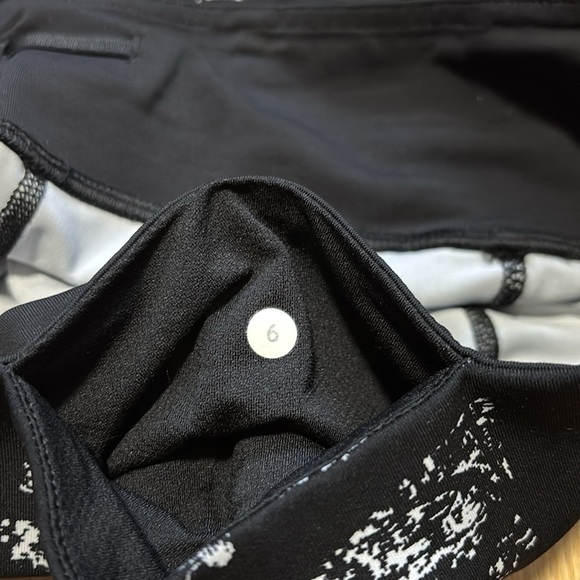 Lululemon Inspire Tight II Graf Black White / Black Athletic Legging circa 2016 - Picture 7 of 10